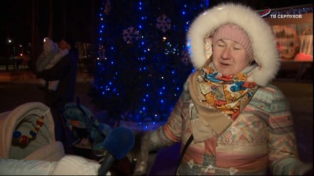 В Серпухове праздничными огнями зажглась новогодняя елка смотреть онлайн