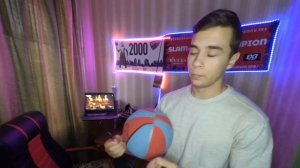 Как крутить мяч на пальце? Как правильно крутить мяч на пальце!