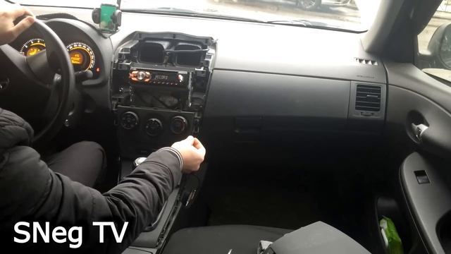 Toyota Corolla 2011 (E150) разбираем центральную часть панели смотреть онлайн