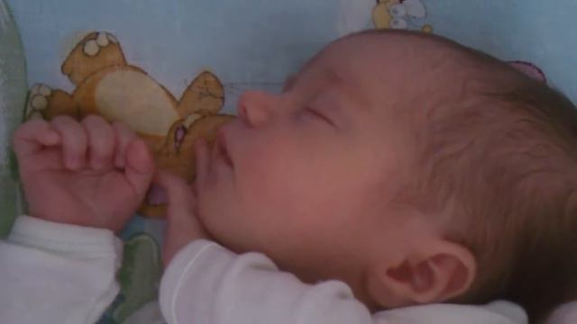 Пятый день жизни Мирославы! все еще постоянно спит!