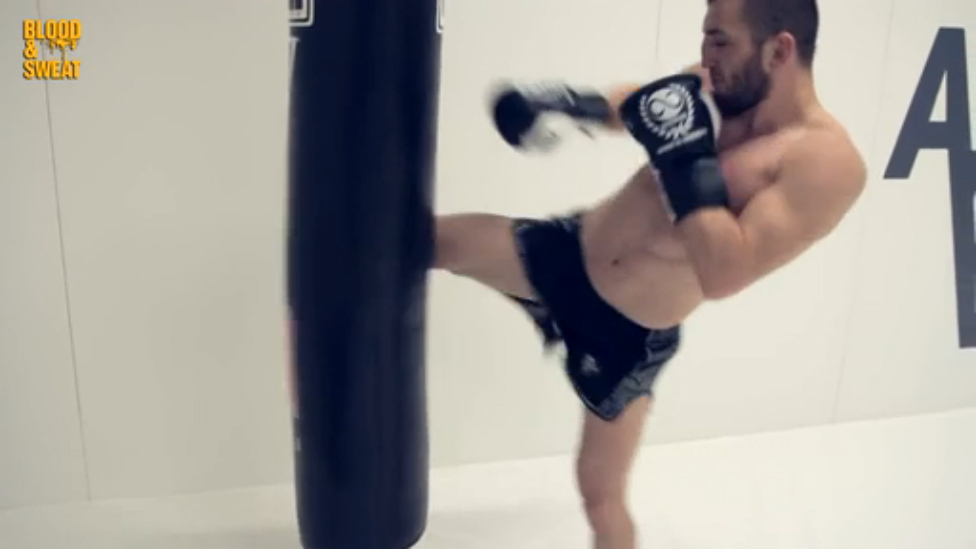 Джабар Аскеров. Комбинация с ударом колена и тренировка ног для муай тай смотреть онлайн