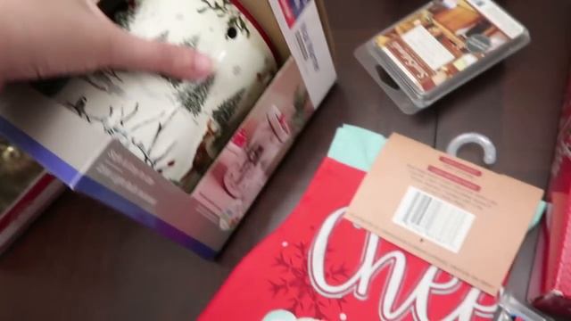Last Minute Christmas Decor and More Haul! (Walmart) смотреть онлайн