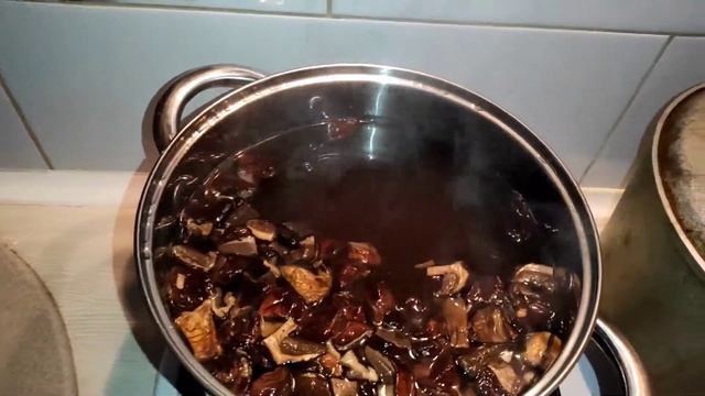 дуже смачний суп з сушених грибів