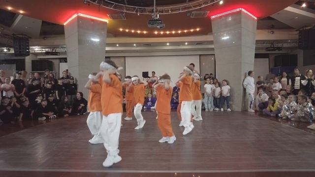 Cosmos Dance Unity - В городе лето