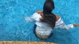 Купаюсь в белоснежной рубашке