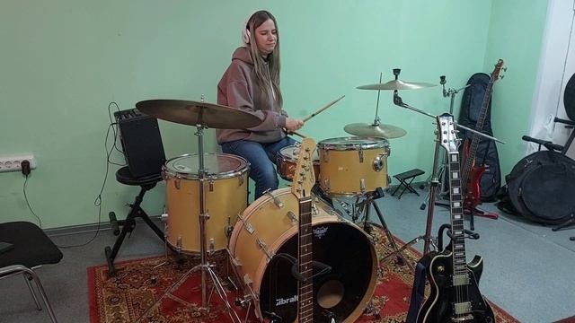 Барабанное соло1.mp4 смотреть онлайн