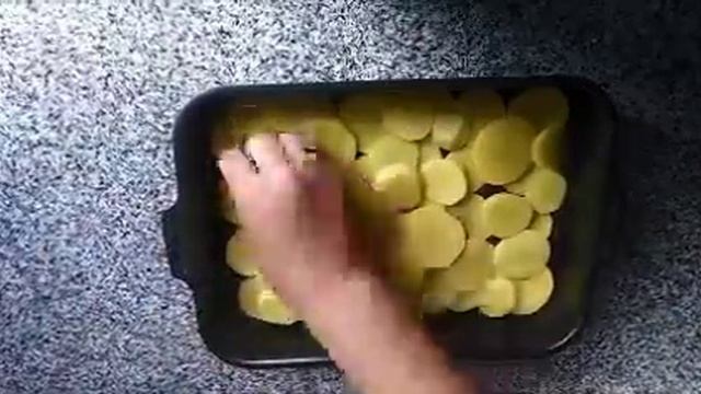 ЗАПЕКАНКА из фарша и картошки ,очень вкусная смотреть онлайн