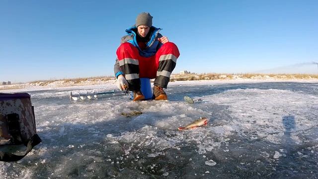 Первая рыбалка в 2018.Ловля окуня и щуки.Рыбалка на жерлицы. смотреть онлайн