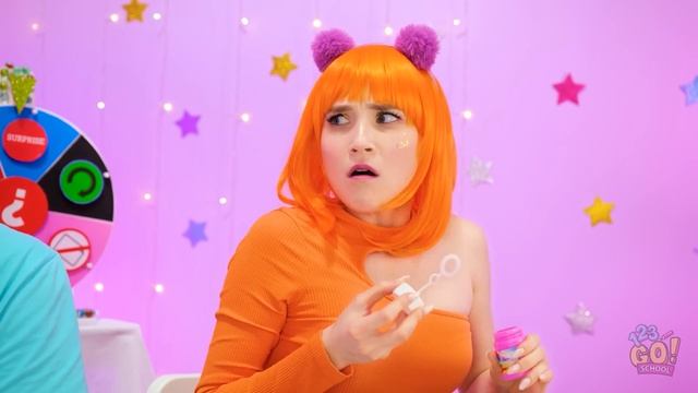 STUDENTS VS TEACHERS ART BATTLE || Who Is Better? Cool Painting Hacks And Tips By 123GO! SCHOOL смотреть онлайн