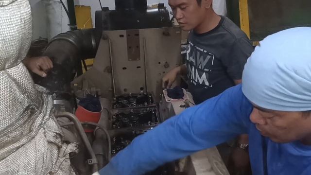 Part 1: Replace Fuel Injectors & Re-Time KTA-19 Cummins Engine | The ElectroMotive Seaman смотреть онлайн