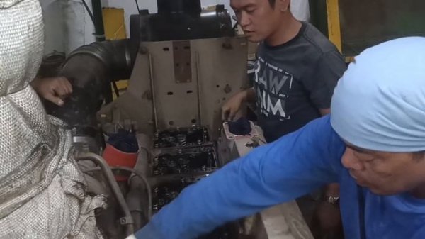 Part 1: Replace Fuel Injectors & Re-Time KTA-19 Cummins Engine | The ElectroMotive Seaman