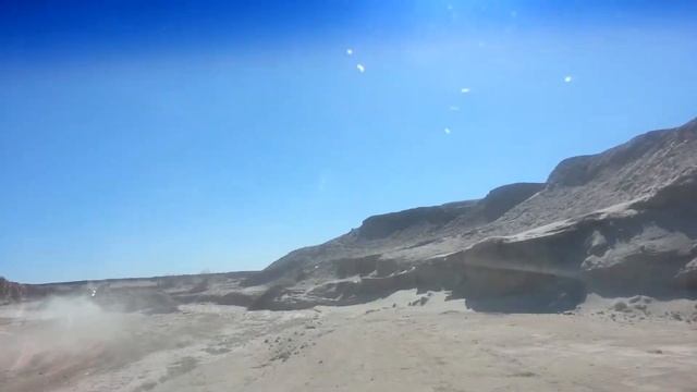 1990 Nissan WD21 pathfinder vs 2006 Honda CRF450R ocotillo wells смотреть онлайн