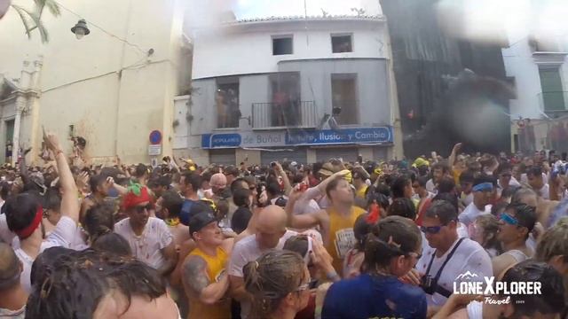 La Tomatina Festival with Busabout - Buñol, Spain смотреть онлайн