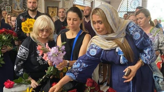 Побледнеете от увиденного! Первые кадры с похорон Русланы Писанки смотреть онлайн