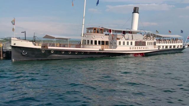 Пароход колёсный отходит от причала смотреть онлайн