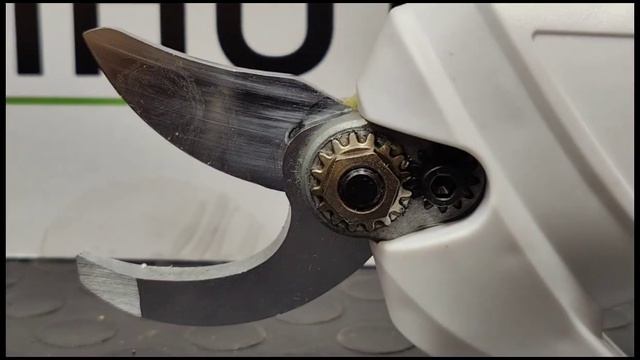 Аккумуляторный секатор Mihoto MPBA 1801 смотреть онлайн