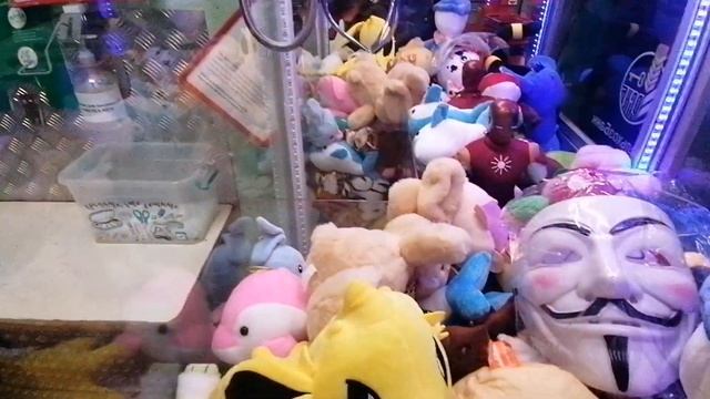 АВТОМАТ ХВАТАЙКА ОТДАЛ МНОГО ИГРУШЕК!!! ЧТО С НИМ ТАКОЕ СЕГОДНЯ??? смотреть онлайн
