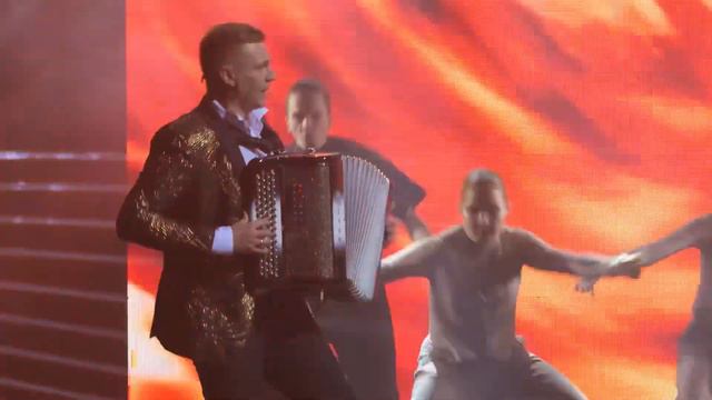 Баянист и скрипачка отожгли. Смотреть до конца ! смотреть онлайн