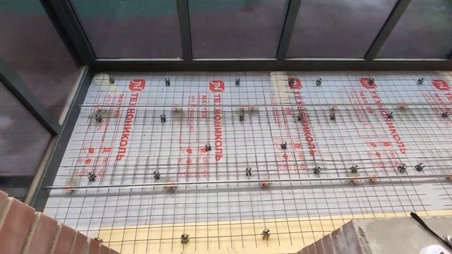 Заливаем пол на балконе/запенили ванну. смотреть онлайн