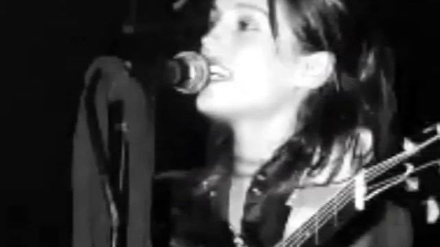 Amy Jo Johnson - Dancing In-between (Live) - Imperfect смотреть онлайн