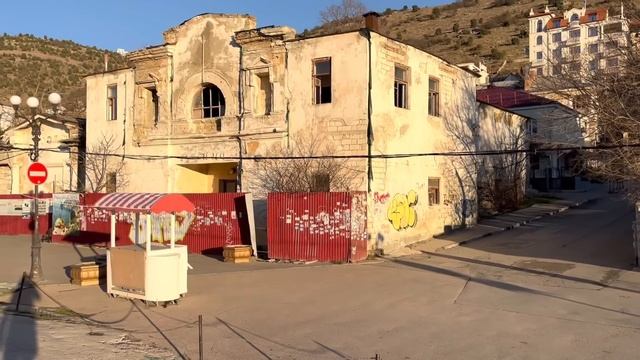 Это НЕ РАССКАЖУТ в БАЛАКЛАВЕ!Посмотри перед ПОЕЗДКОЙ!Исторический центр 19-20 века!Севастополь 2023 смотреть онлайн