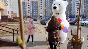 Мишка поздравляет с днем рождения)