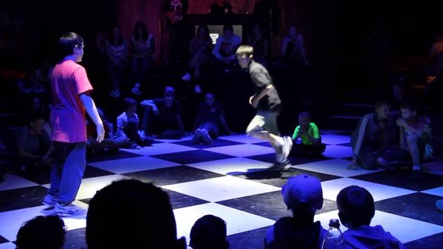 Батлл в н.к. 50\50 b-boy( Like vs ШАМАН) смотреть онлайн