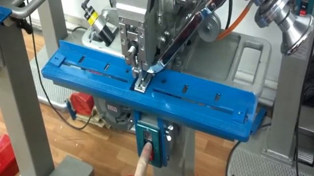 Автоматический пресс для установки трикотажной кнопки. смотреть онлайн