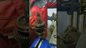 Эксклюзивное видео по разборке заклинившего вторичного вала коробки передач Газель