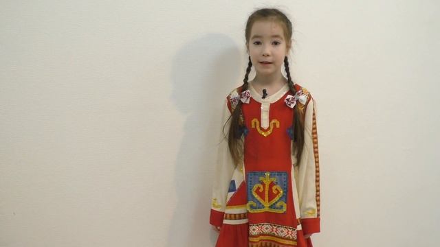 Юлия Друнина "И откуда вдруг берутся силы...". Читает Арина Батюкова смотреть онлайн