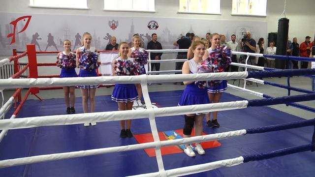 На Моторостроителей, 21 открылся новый зал для занятий боксом смотреть онлайн