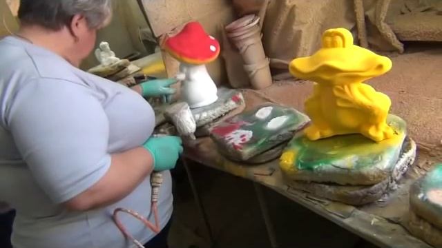 Производство садовых фигур. Мастер класс по покраске смотреть онлайн