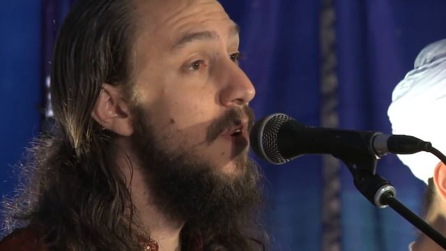 Ram Dass and Nirinjan Kaur Sing "Namo Namo (Sat Nam)" смотреть онлайн