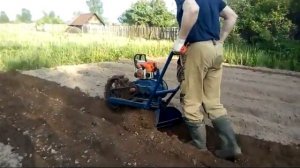 испытываем мотоокучник.