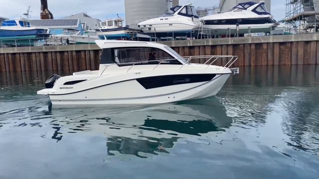 Quicksilver 755 Weekend powered by Mercury 225 hp V6 outboard. смотреть онлайн
