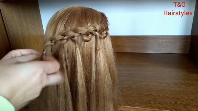 Прическа с распущенными волосами, собранными в косы Hairstyle with loose hair tied in braids coafur смотреть онлайн