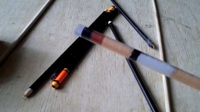 Универсальный поплавок из коктельных трубочек.