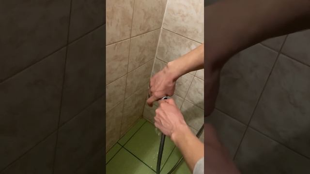 Пропал напор в душе, чистка ситечка в душевой лейке смотреть онлайн