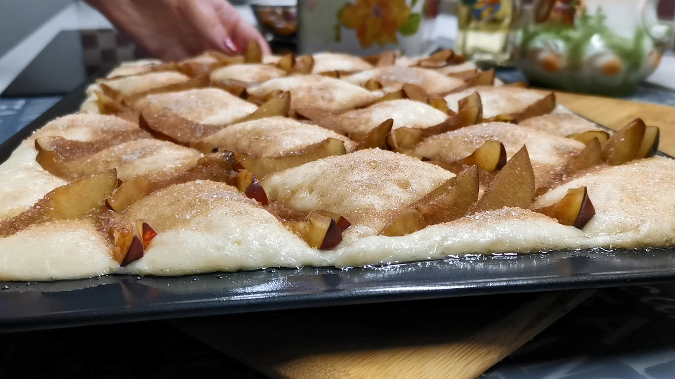 Смешайте тесто ложкой и будете удивлены результатом. Сразу ДВА РЕЦЕПТА сладких пирогов к чаю смотреть онлайн