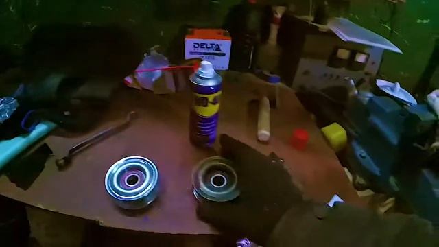 Гаражный влог, замена ролика натяжителя Mazda Demio DY3W смотреть онлайн