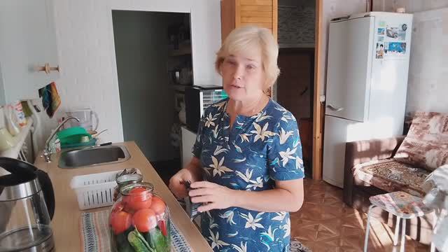 Живу одна в деревне. Собрала огурцы. Вопрос - ответ. смотреть онлайн