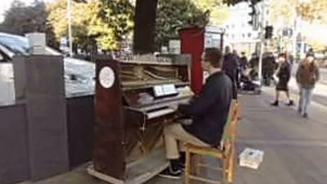 Красивая мелодия на фортепиано.(Прогулка часть4) смотреть онлайн