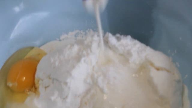 НЕЖНЫЙ СЛИВОВЫЙ ПИРОГ готовит так- Вкусный Рецепт! Gavalı piroqu!!/ Plum Pie/ Pflaumenkuchen! смотреть онлайн