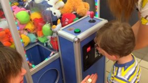 Автомат  с игрушками / ЧЕЛЛЕНДЖ как достать мягкую игрушку из аппарата