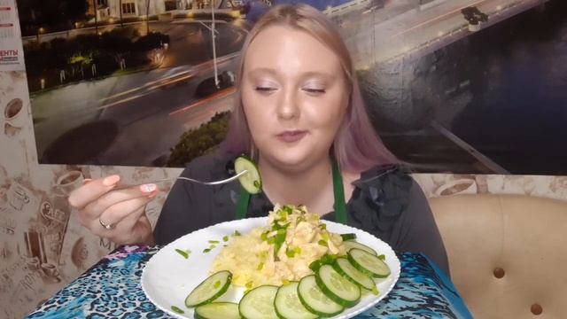 Мукбанг/Mukbang . Пюрешка с подливкой .