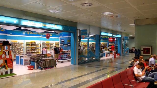 TENERIFE SOUTH AIRPORT - Departure Terminal 4K смотреть онлайн