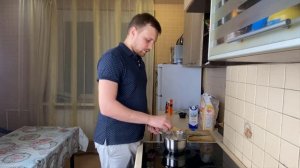 Как ПРИГОТОВИТЬ жареные КРЫЛЫШКИ с СЫРНЫМ соусом на СКОВОРОДЕ. Рецепт ВКУСНЫХ куриных крылышек 16+