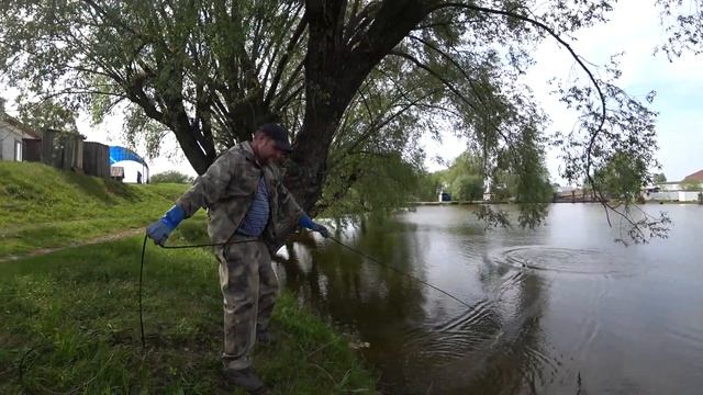 ВЫТАСКИВАЮ СО ДНА ДЕРЕВЕНСКОГО ПРУДА- ЭТО ИЖ? ТАКОЕ МОЖНО НАЙТИ ТОЛЬКО ЗДЕСЬ! смотреть онлайн