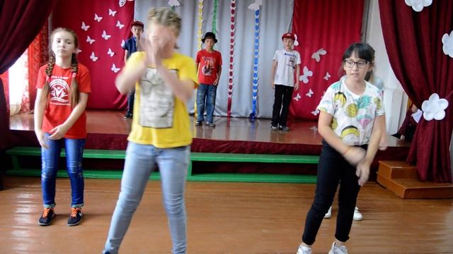 Не похожи..танец #ДеньУчителя Школа №1 п.Карымское смотреть онлайн