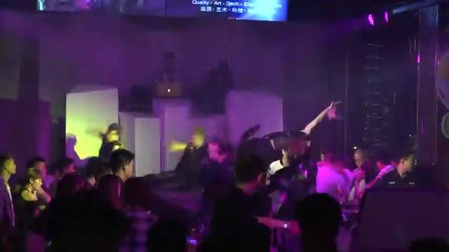 Шоу балет 'Sky Dance' China Xingxiang Party World Club Тьма смотреть онлайн
